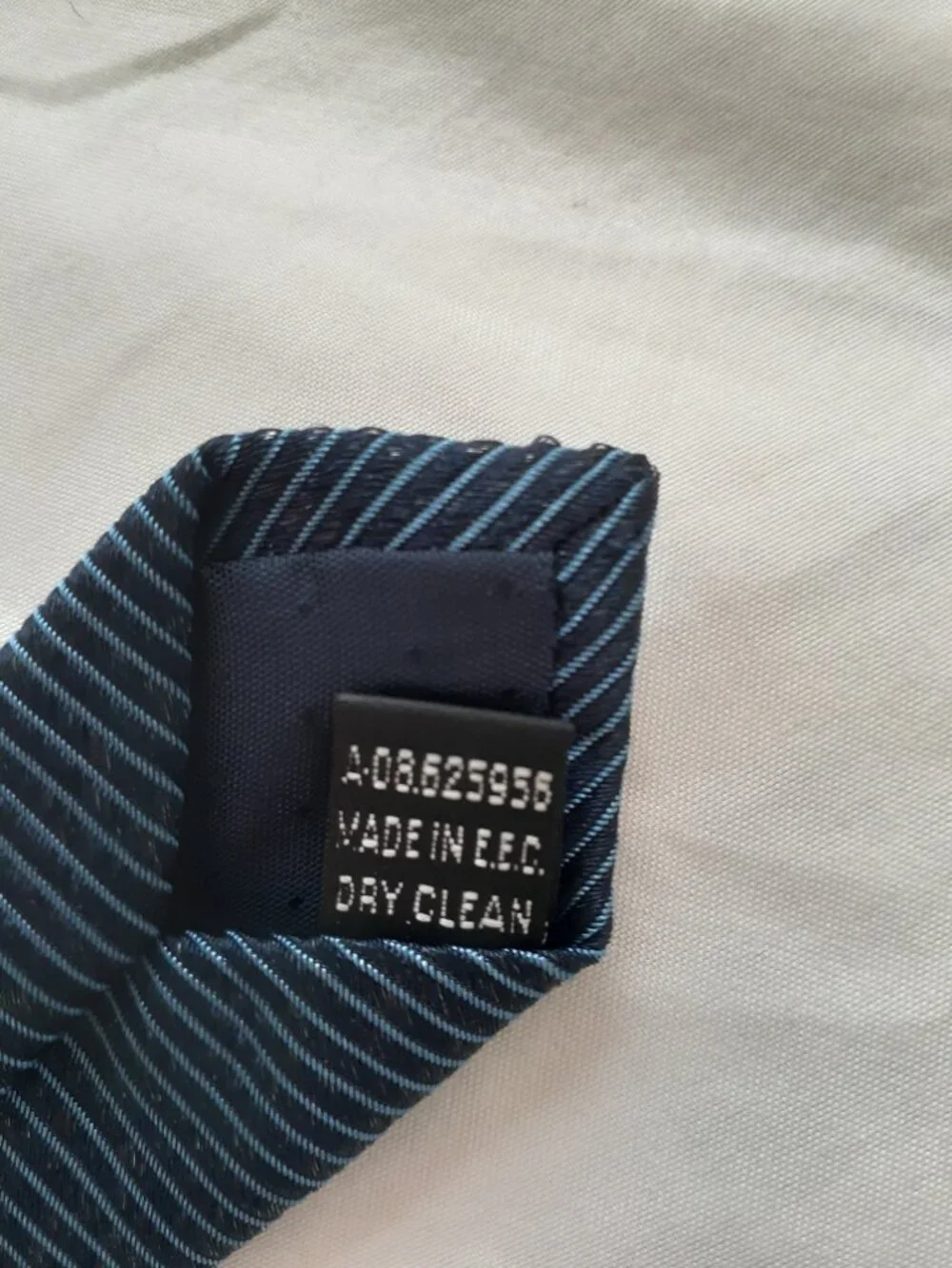 Uomo Italy Men's tie blue line pattern